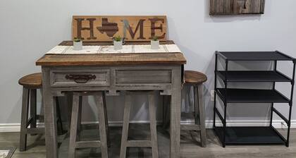 Stockyards Studio sleeps up to 6 & just minutes away from Stockyards & Downtown