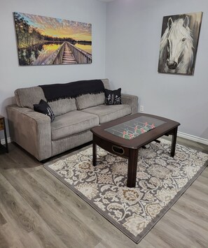 Smart TV - Stockyards Studio sleeps up to 6 & just minutes away from Stockyards & Downtown (Fort Worth)