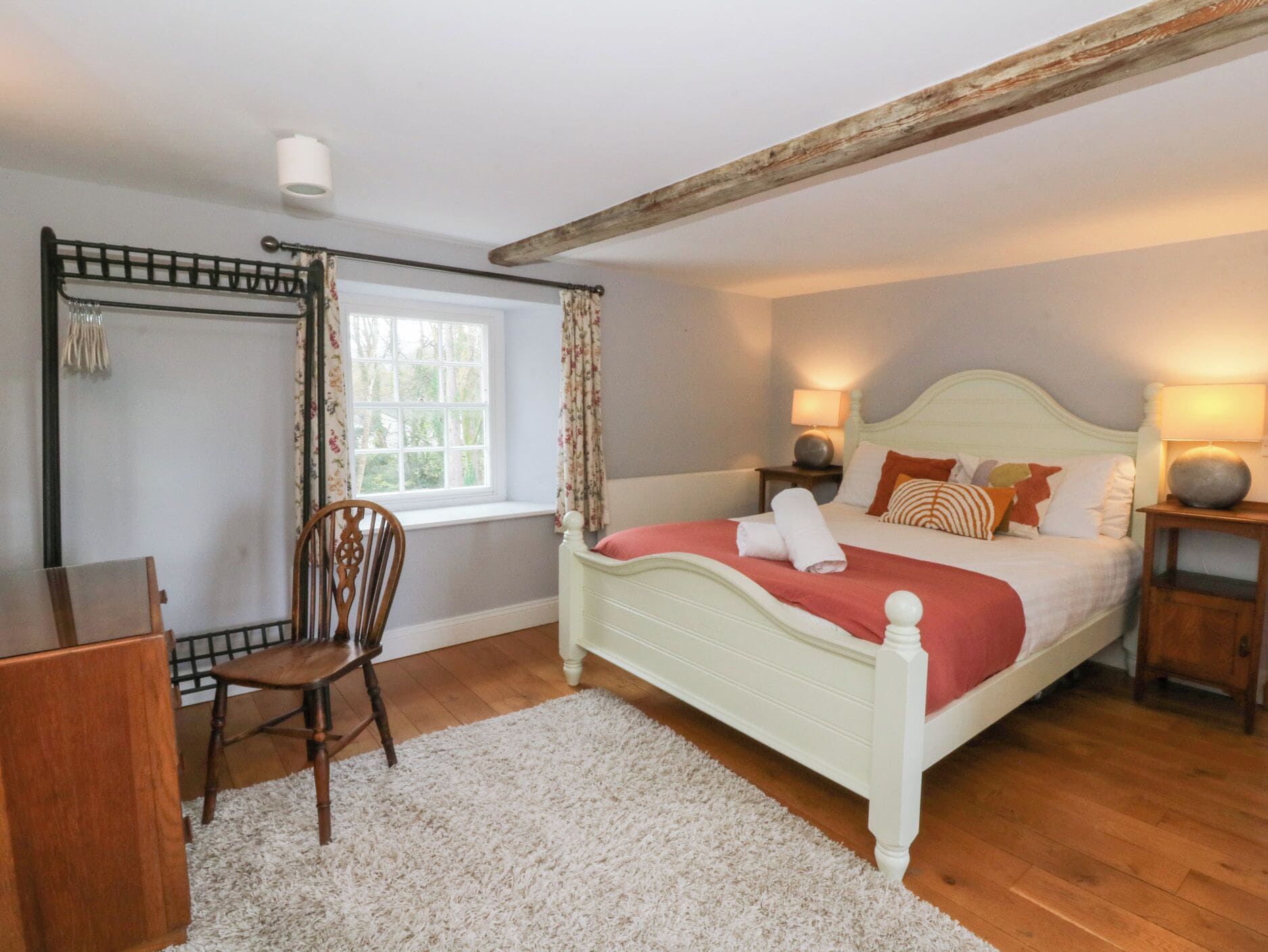 2 bedrooms, individually decorated, individually furnished, free WiFi