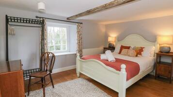 2 bedrooms, individually decorated, individually furnished, free WiFi