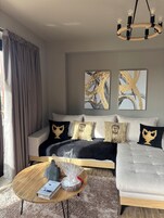 Suite Supérieure, balcon | Coin séjour | Cheminée