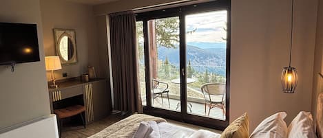 Superior Suite, Balcony | In-room safe, laptop workspace, blackout drapes, soundproofing