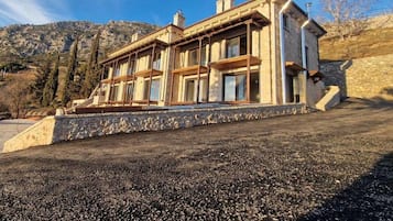 Fachada de la propiedad