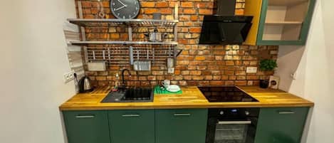 Desk, laptop workspace, iron/ironing board, free WiFi