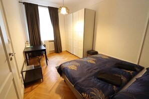 经典客房, 1 张双人床 | 办公桌、笔记本电脑工作区、熨斗/熨衣板、免费 WiFi