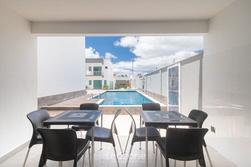 Apt 3 Bedrooms in Condo w/ Pool Csv0006