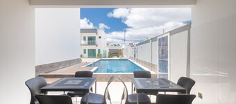 Apt 3 Bedrooms in Condo w/ Pool Csv0006