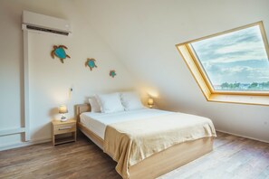1 bedroom, iron/ironing board, WiFi, bed sheets - Charming duplex with sea view, swimming pool and close to the beach (Le Gosier)