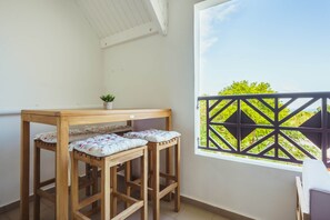 Property grounds - Charming duplex with sea view, swimming pool and close to the beach (Le Gosier)
