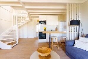 Living area - Charming and cosy T2 with sea view and pool access (Le Gosier)