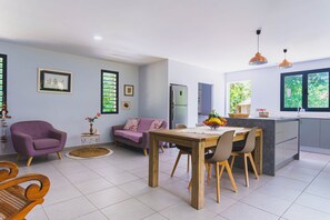 TV - Comfort, nature and serenity at Villa Alexane (Le Gosier)
