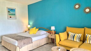 1 bedroom, iron/ironing board, WiFi, bed sheets - Comfortable studio with terrace, cistern and pool access (Le Gosier)