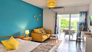 1 bedroom, iron/ironing board, WiFi, bed sheets - Comfortable studio with terrace, cistern and pool access (Le Gosier)