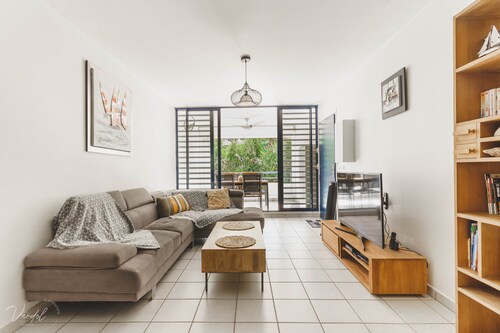 Spacious duplex near the beach with cistern
