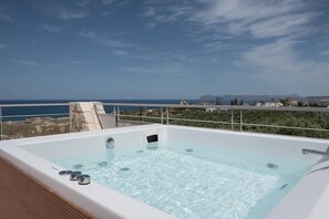 Outdoor spa tub - Pantanassa Villas – Thalia with Jacuzzi & Pool (Agia Marina)