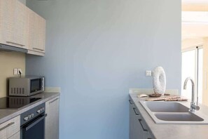 Coffee/tea maker, fridge, microwave, oven - Pantanassa Villas – Thalia with Jacuzzi & Pool (Agia Marina)