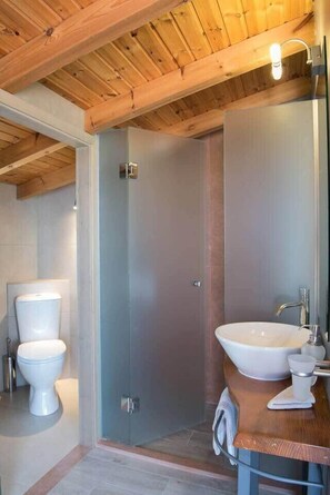 Shower, hair dryer, towels, shampoo - Pantanassa Villas – Thalia with Jacuzzi & Pool (Agia Marina)