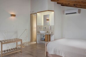Bügeleisen/Bügelbrett, Reisekinderbett, WLAN, Bettwäsche