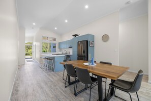 Dining - Bluwren: 3  BR, 2.5  BA House in South west rocks, Sleeps 6 (South west rocks)
