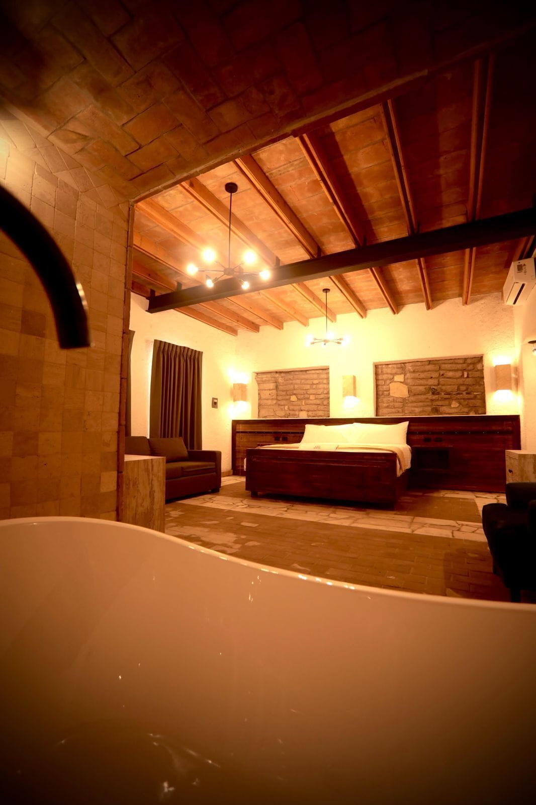 小型客房 | 办公桌、笔记本电脑工作区、遮光窗帘、熨斗/熨衣板