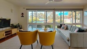 Smart TV - Sitara Cottage - Your nature escape awaits! (Yanankie)