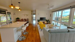 Smart TV - Sitara Cottage - Your nature escape awaits! (Yanankie)