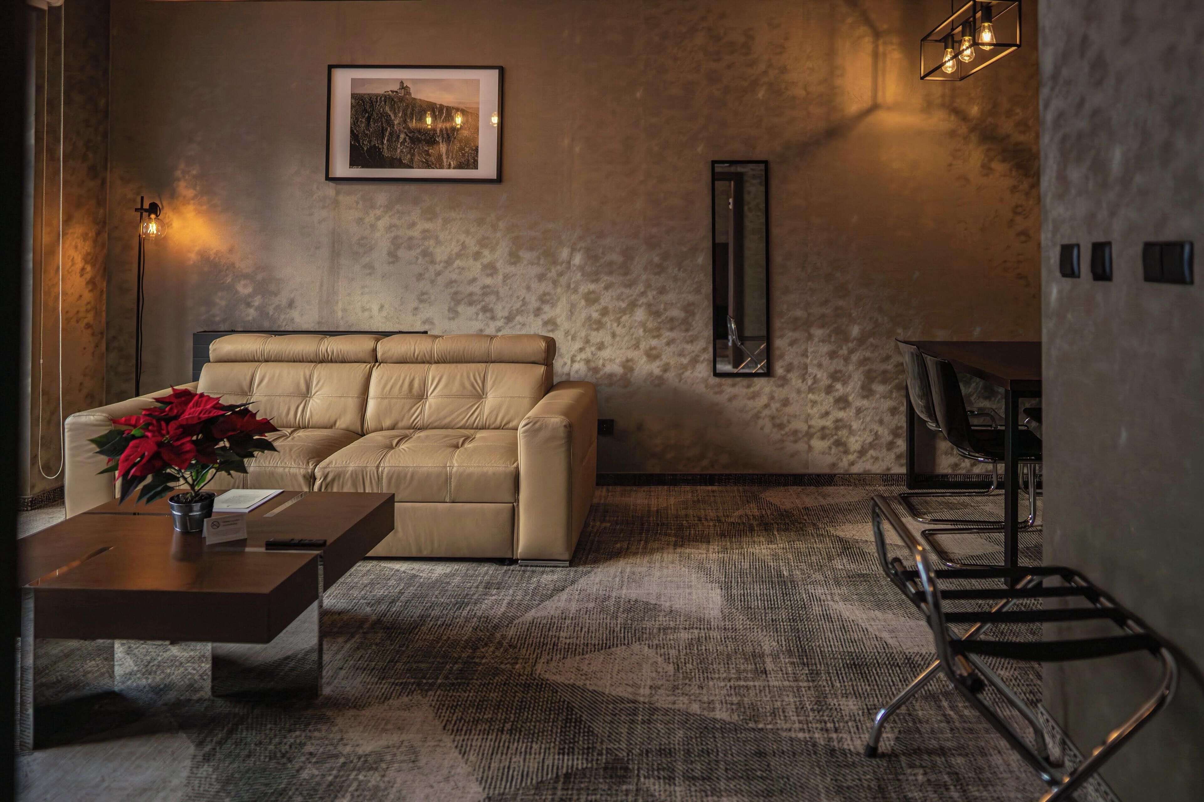 家庭开间套房 | 办公桌、遮光窗帘、熨斗/熨衣板、免费 WiFi