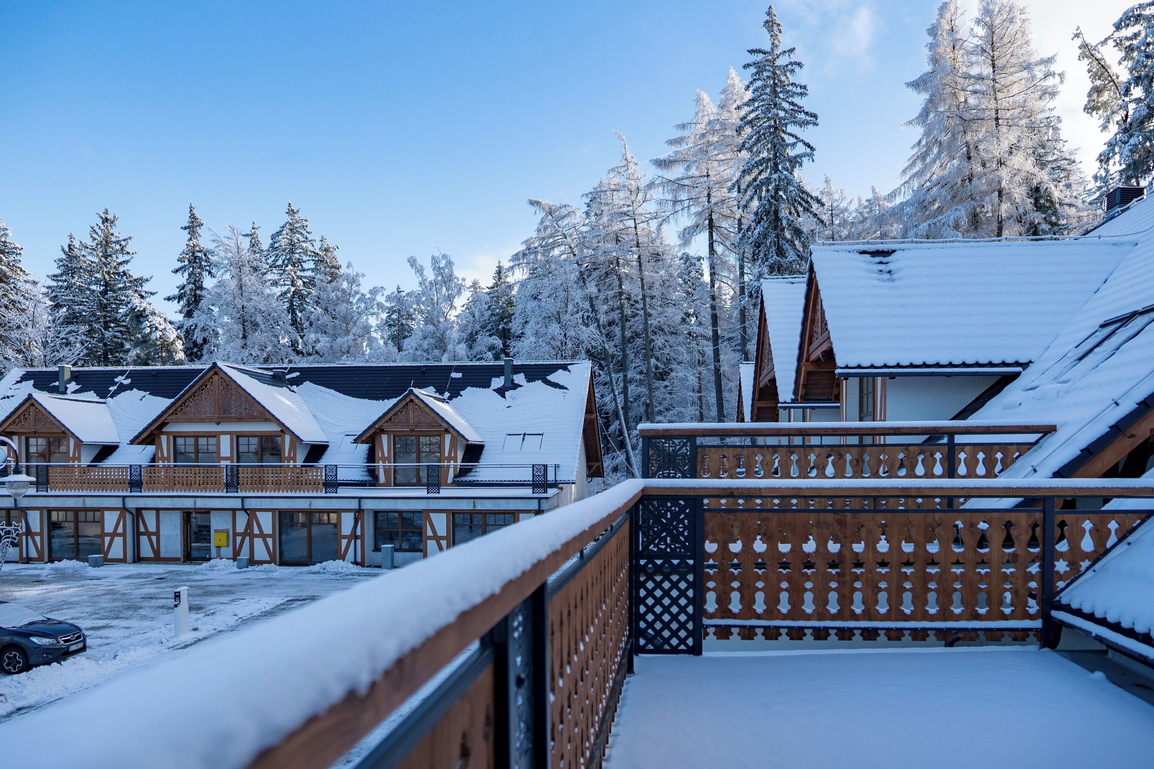 Vista frontal de la propiedad