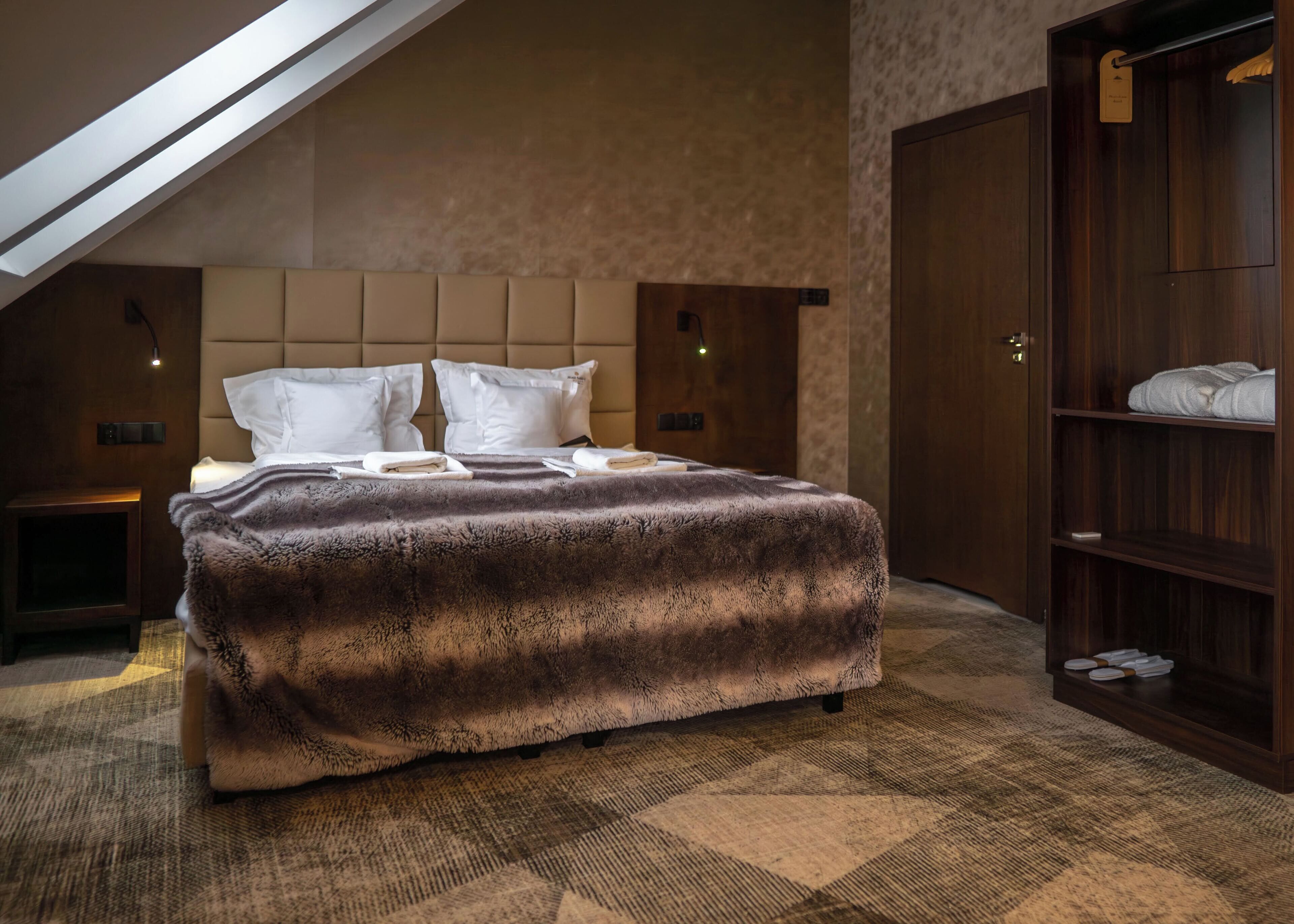 华丽双人房 | 办公桌、遮光窗帘、熨斗/熨衣板、免费 WiFi