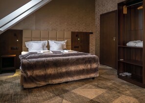 Bureau, rideaux occultants, fer et planche à repasser, Wi-Fi gratuit