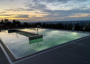 3 piscines couvertes, piscine extérieure (ouverte en saison)