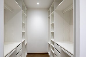Interior - Modern villa with whirlpool bath (Corent)