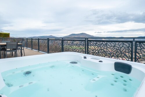 Villa moderne avec bain à remous