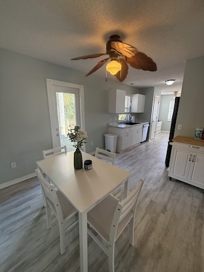 Dining - Cozy 2 bedroom house in the historic side of the villages!! golf cart included! (Lady Lake)