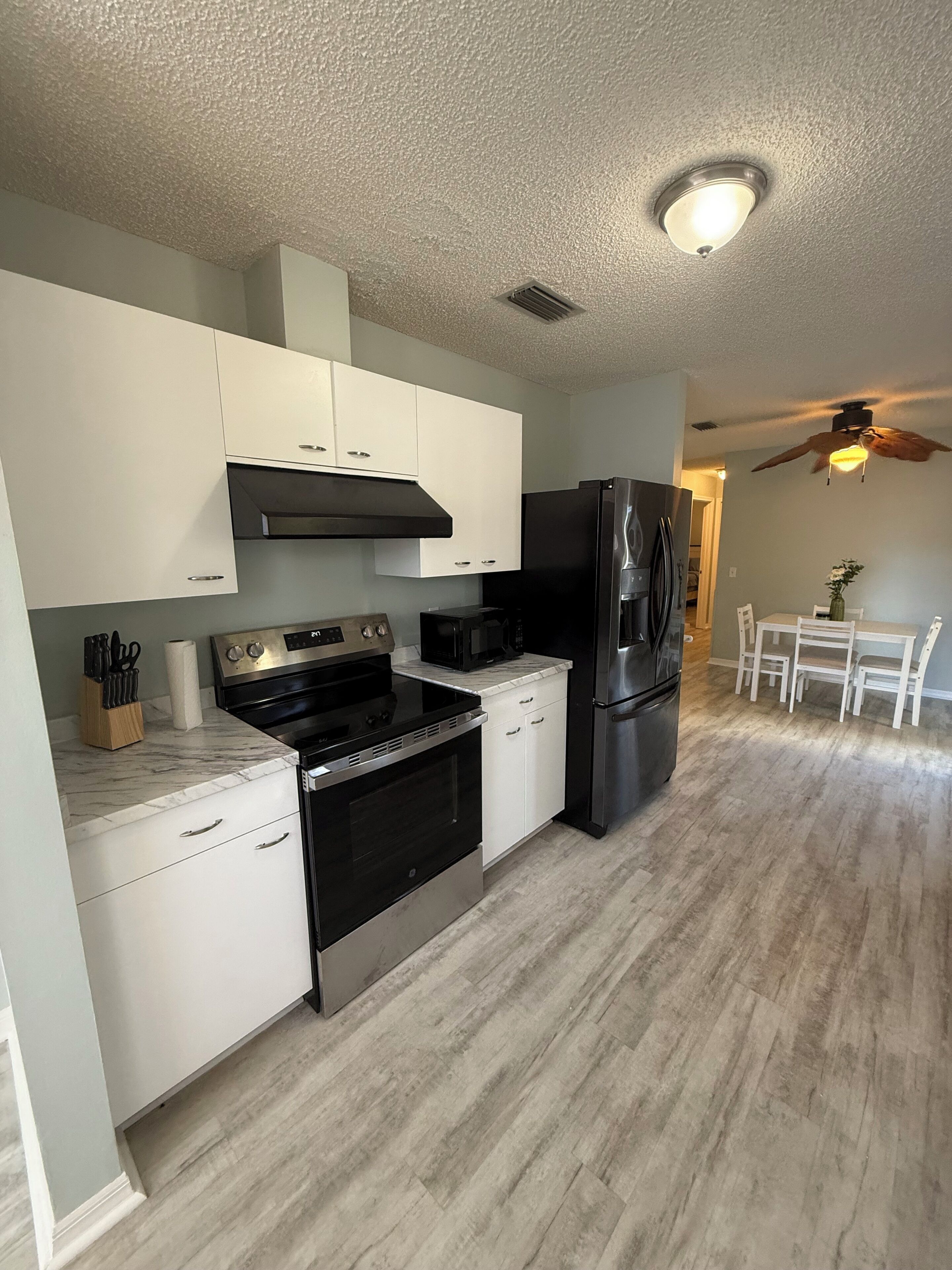 Mikrowelle, Ofen, Herdplatte, Geschirrspüler