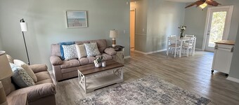 Cozy 2 bedroom house in the historic side of the villages!! golf cart included!