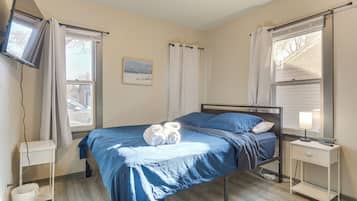 4 bedrooms, iron/ironing board, travel cot, Internet