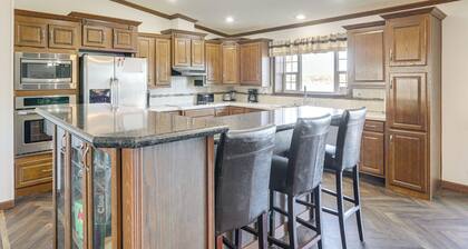 Ski, Fish & Relax Fireside: Mink Lake Retreat!