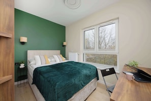 1 Schlafzimmer, Schreibtisch, Bügeleisen/Bügelbrett, Reisekinderbett