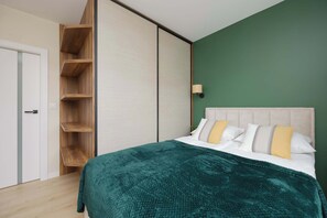 1 makuuhuone, työpöytä, silitysrauta/-lauta, vauvan matkasänky