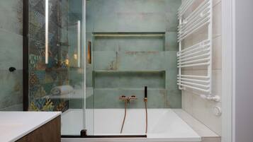 Shower, hair dryer, towels, shampoo