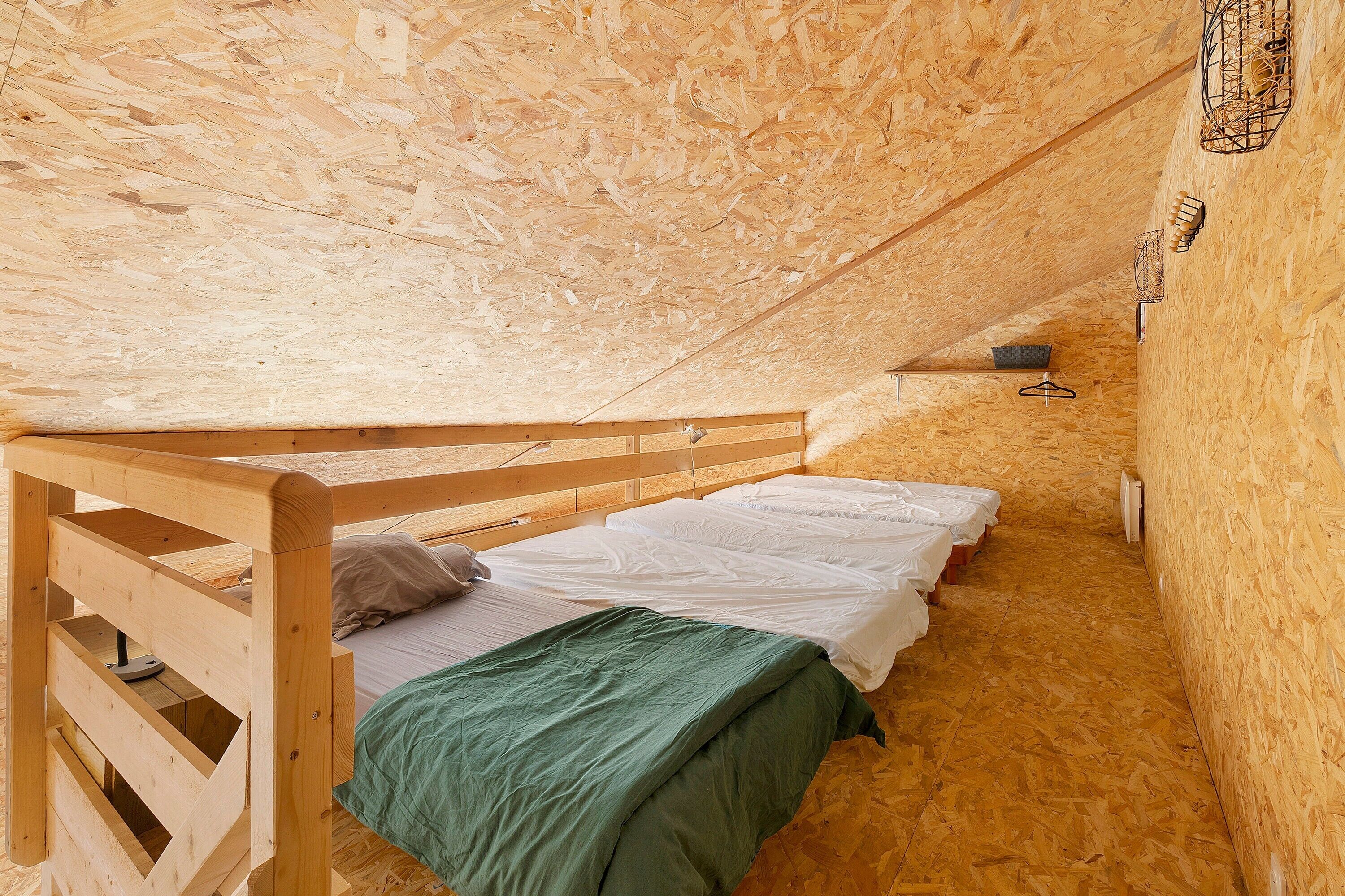 1 habitación y ropa de cama 