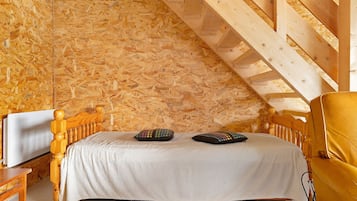 1 bedroom, bed sheets