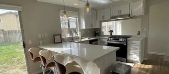Spacious Lancaster Private Getaway Near Antelope Valley & Parks