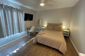 4 bedrooms, iron/ironing board, free WiFi, bed sheets - Spacious Lancaster Private Getaway Near Antelope Valley & Parks (Lancaster)