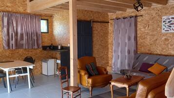 Télévision, jeux vidéo, lecteur de DVD, table de tennis de table