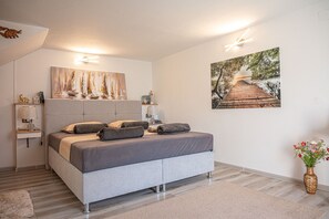 Iron/ironing board, WiFi, bed sheets - Stylish Duplex with Private Jacuzzi (Ližnjan)