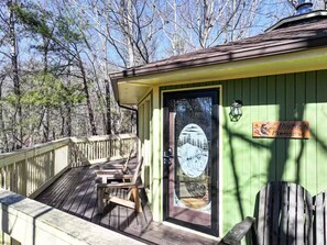 Property grounds - Rustic 2-bedroom chalet in charming Gatlinburg (Gatlinburg)