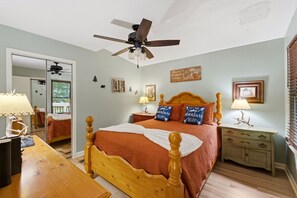 Room - Pet Friendly Rustic 2-bedroom chalet in charming Gatlinburg (Gatlinburg)