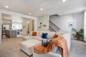 Smart TV, fireplace - Modern Townhome | Prime Location | Pup Friendly (Colorado Springs)